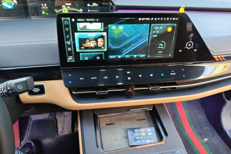 Used CHANGAN UNI-K 2021 2.0T All-Wheel Drive Prestige Version Audio And AC Panel