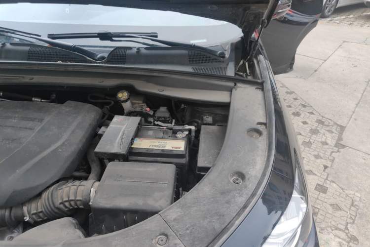 Used CHANGAN UNI-K 2021 2.0T All-Wheel Drive Prestige Version Engine Bay Left