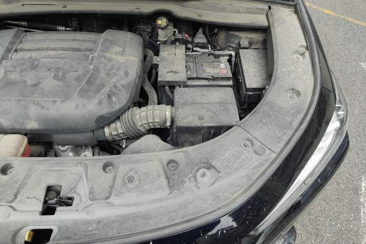 Used CHANGAN UNI-K 2021 2.0T All-Wheel Drive Prestige Version Engine Bay Left
