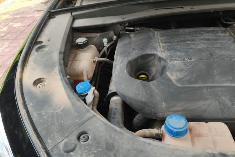Used CHANGAN UNI-K 2021 2.0T Excellence Edition Engine Bay Right