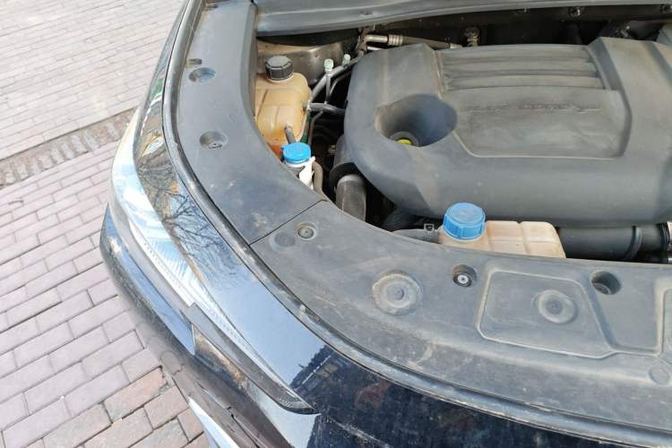 Used CHANGAN UNI-K 2021 2.0T All-Wheel Drive Prestige Version Engine Bay Right