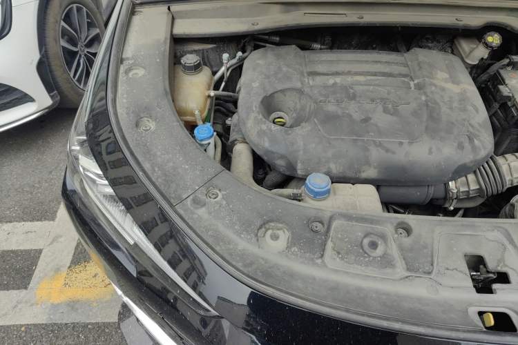Used CHANGAN UNI-K 2021 2.0T All-Wheel Drive Prestige Version Engine Bay Right