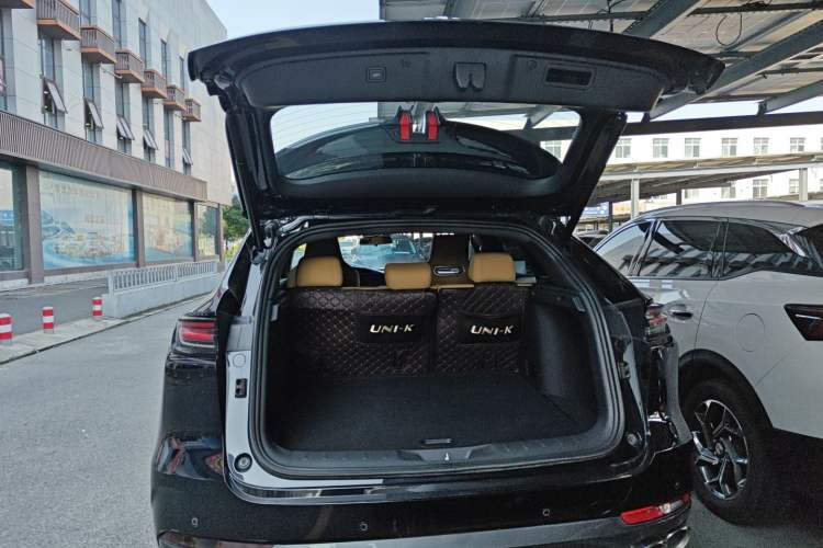 Used CHANGAN UNI-K 2021 2.0T Excellence Edition Exterior 4