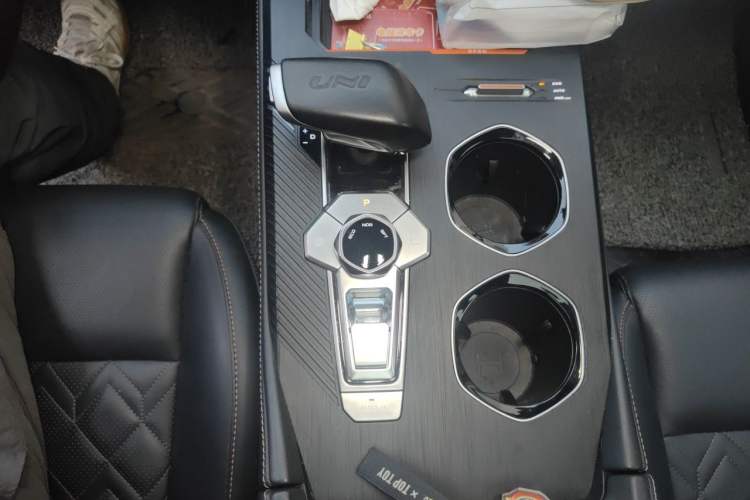 Used CHANGAN UNI-K 2021 2.0T All-Wheel Drive Prestige Version Gear Lever