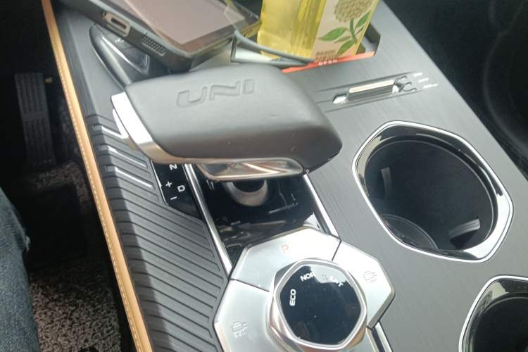 Used CHANGAN UNI-K 2021 2.0T All-Wheel Drive Prestige Version Gear Lever