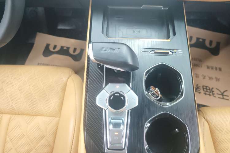 Used CHANGAN UNI-K 2021 2.0T All-Wheel Drive Prestige Version Gear Lever