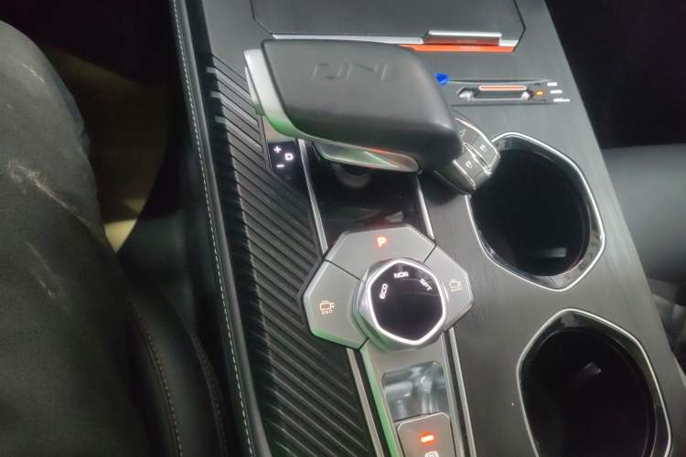 Used CHANGAN UNI-K 2021 2.0T All-Wheel Drive Prestige Version Gear Lever