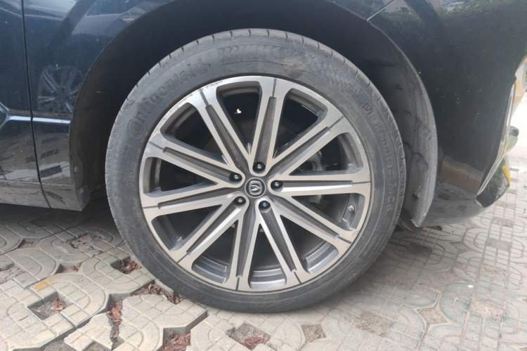 Used CHANGAN UNI-K 2021 2.0T All-Wheel Drive Prestige Version Right Front Wheel Hub