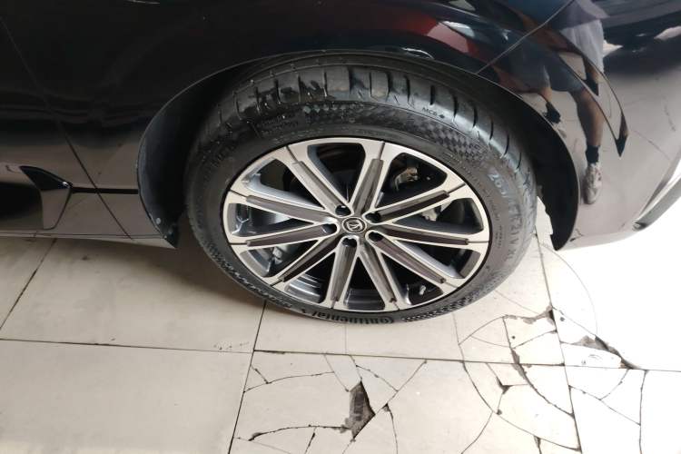 Used CHANGAN UNI-K 2021 2.0T All-Wheel Drive Prestige Version Right Front Wheel Hub