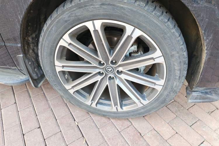 Used CHANGAN UNI-K 2021 2.0T All-Wheel Drive Prestige Version Right Front Wheel Hub
