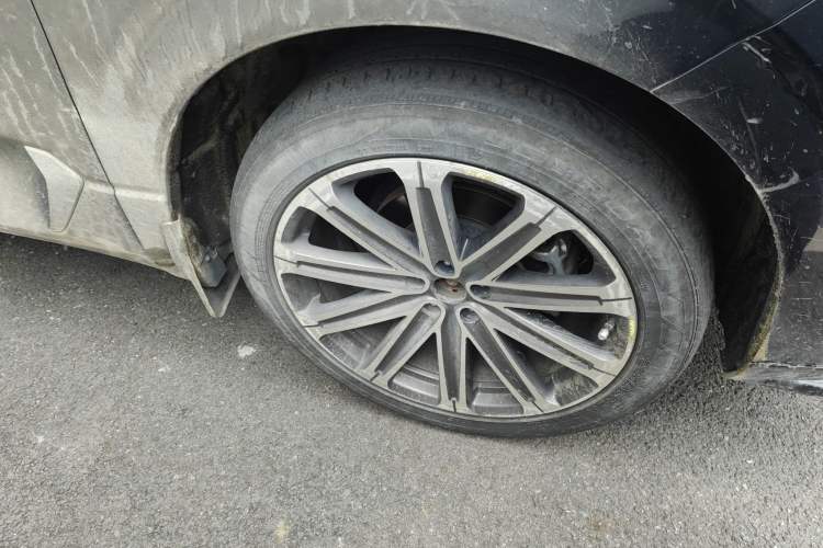 Used CHANGAN UNI-K 2021 2.0T All-Wheel Drive Prestige Version Right Front Wheel Hub