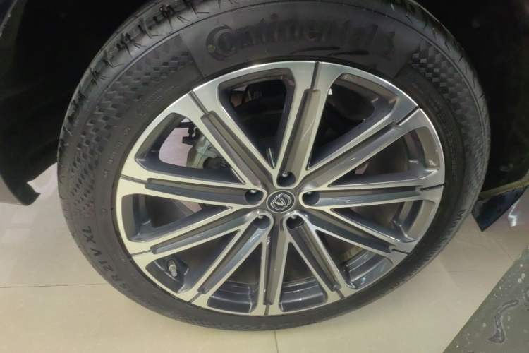 Used CHANGAN UNI-K 2021 2.0T All-Wheel Drive Prestige Version Right Rear Wheel Hub