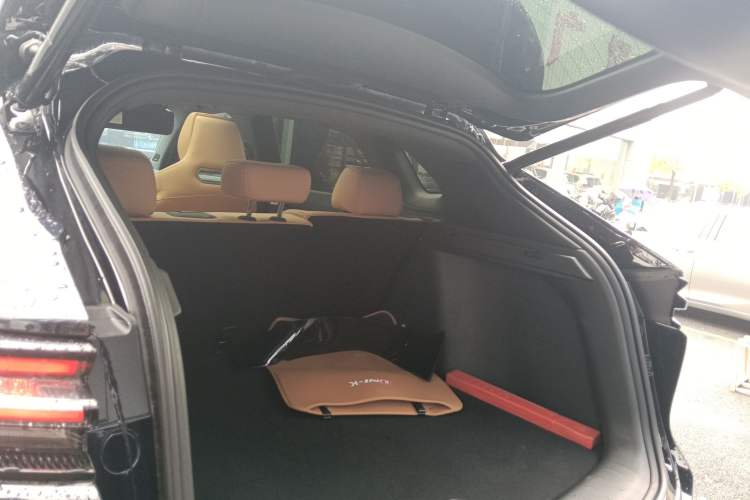 Used CHANGAN UNI-K 2021 2.0T All-Wheel Drive Prestige Version Trunk
