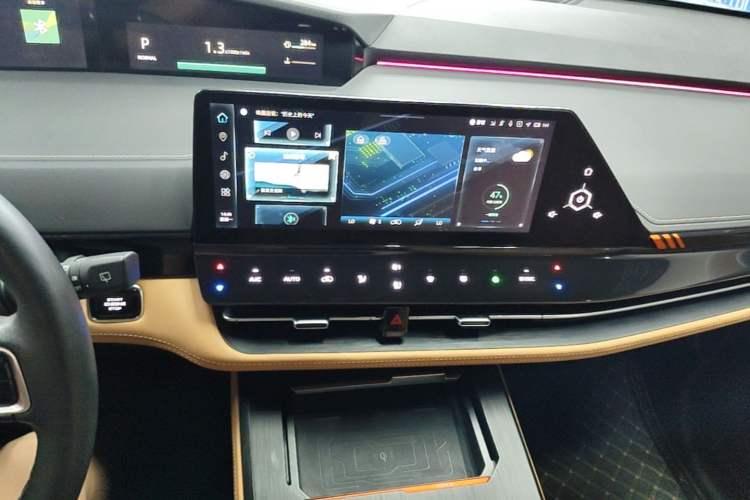 Used CHANGAN UNI-K 2021 2.0T All-Wheel Drive Prestige Version Audio And AC Panel