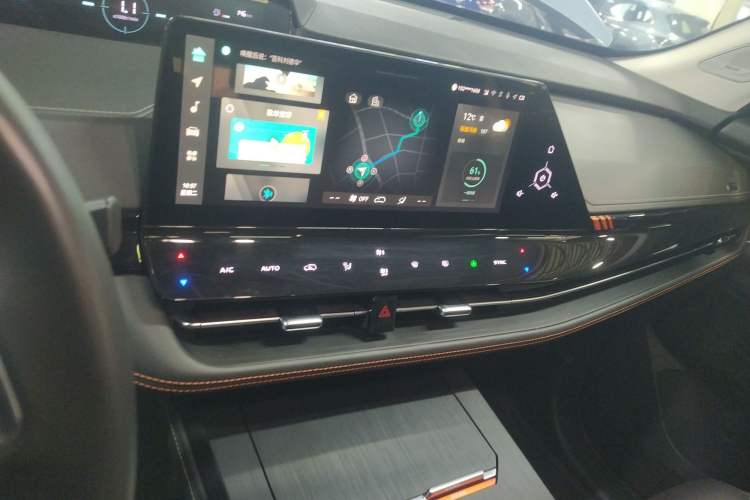 Used CHANGAN UNI-K 2021 2.0T Luxury Version Audio And AC Panel