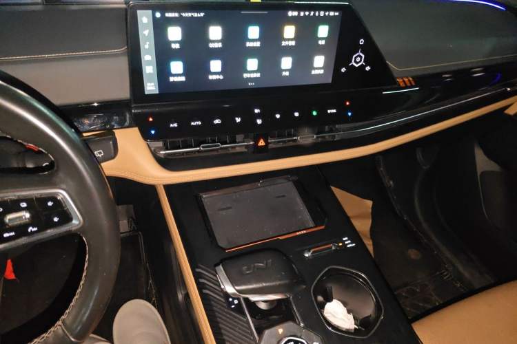Used CHANGAN UNI-K 2021 2.0T All-Wheel Drive Prestige Version Audio And AC Panel