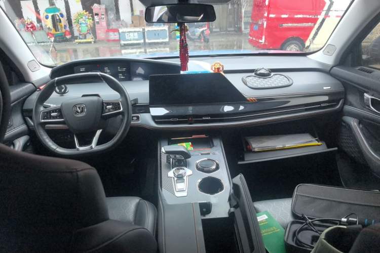 Used CHANGAN UNI-K 2021 2.0T All-Wheel Drive Prestige Version Center Console