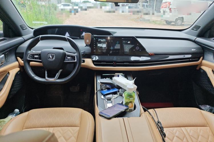 Used CHANGAN UNI-K 2021 2.0T All-Wheel Drive Prestige Version Center Console
