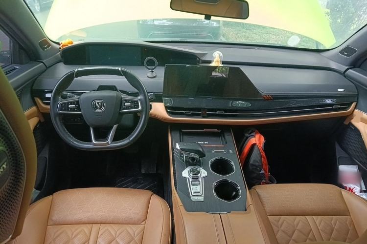 Used CHANGAN UNI-K 2021 2.0T All-Wheel Drive Prestige Version Center Console