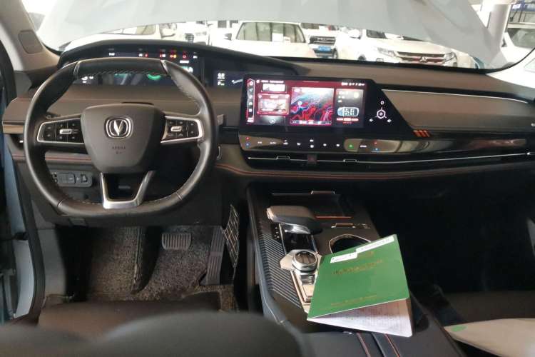 Used CHANGAN UNI-K 2021 2.0T All-Wheel Drive Prestige Version Center Console