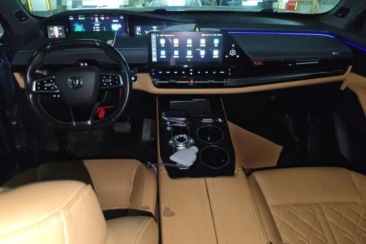 Used CHANGAN UNI-K 2021 2.0T All-Wheel Drive Prestige Version Center Console