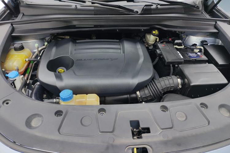 Used CHANGAN UNI-K 2021 2.0T All-Wheel Drive Prestige Version Engine Bay