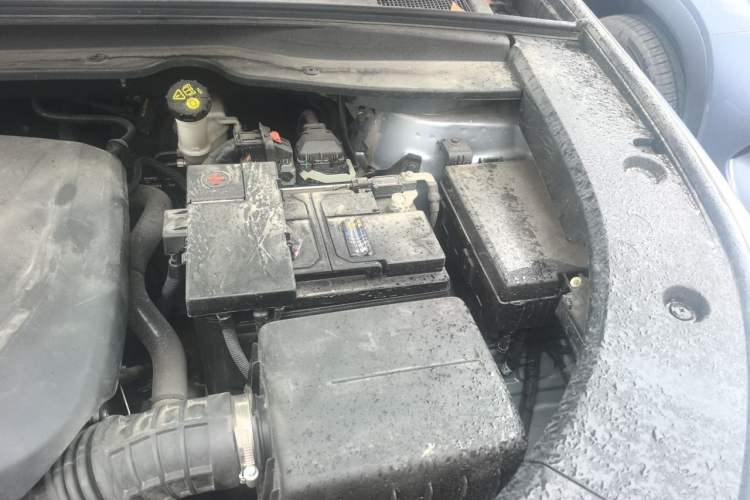 Used CHANGAN UNI-K 2021 2.0T All-Wheel Drive Prestige Version Engine Bay Left
