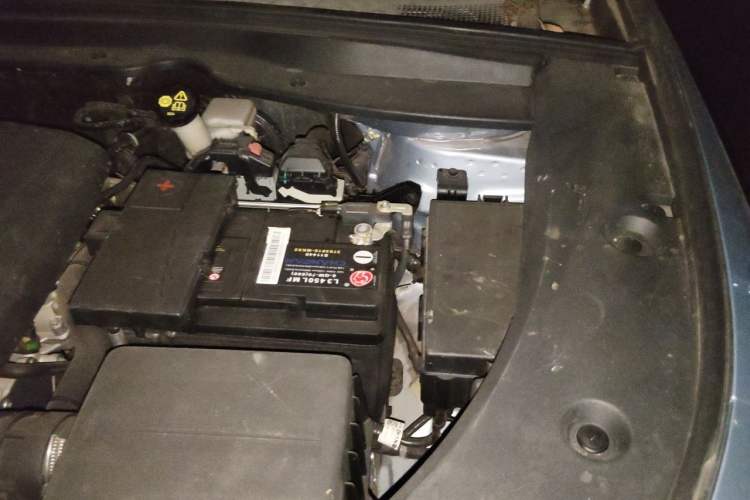 Used CHANGAN UNI-K 2021 2.0T All-Wheel Drive Prestige Version Engine Bay Left