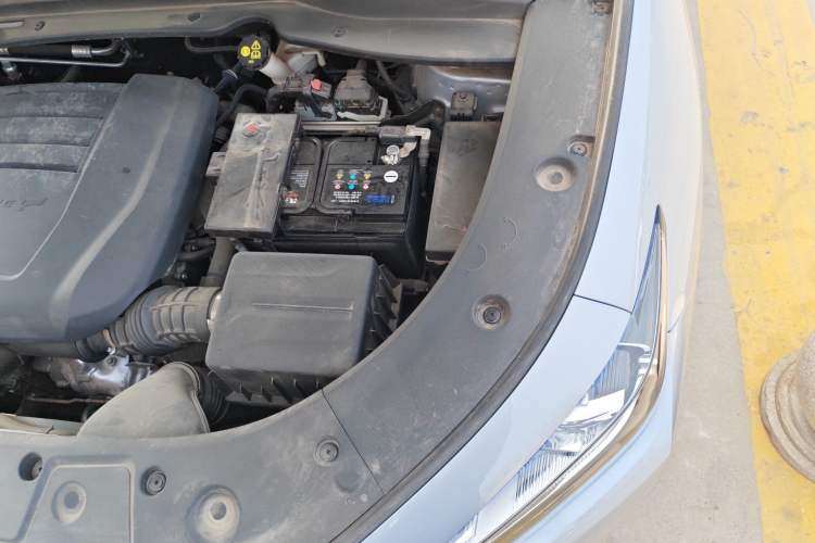 Used CHANGAN UNI-K 2021 2.0T All-Wheel Drive Prestige Version Engine Bay Left