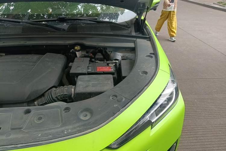 Used CHANGAN UNI-K 2021 2.0T All-Wheel Drive Prestige Version Engine Bay Left