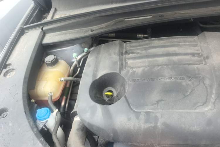 Used CHANGAN UNI-K 2021 2.0T All-Wheel Drive Prestige Version Engine Bay Right