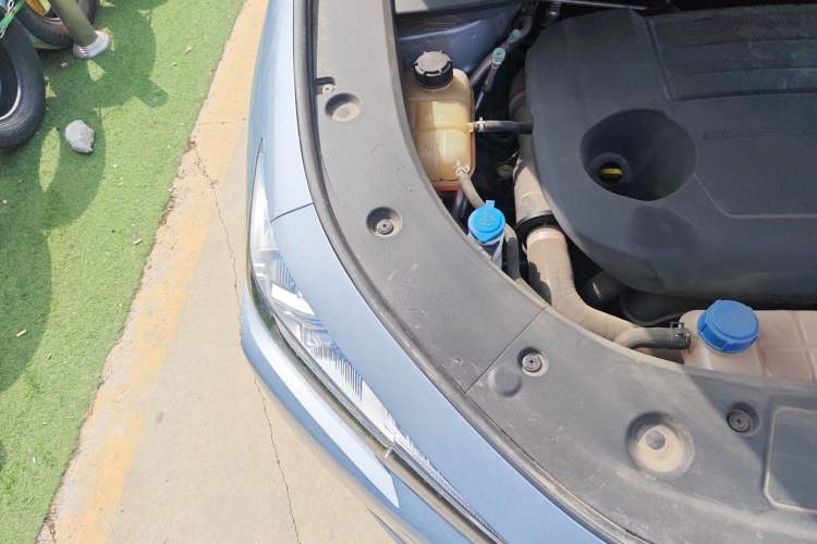 Used CHANGAN UNI-K 2021 2.0T All-Wheel Drive Prestige Version Engine Bay Right