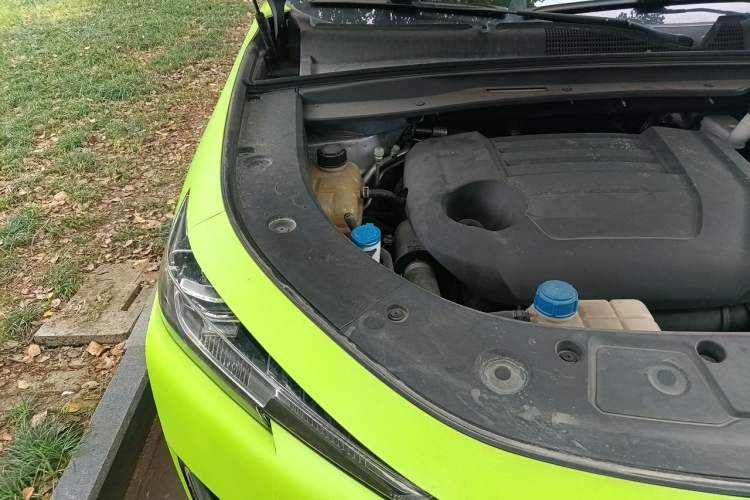 Used CHANGAN UNI-K 2021 2.0T All-Wheel Drive Prestige Version Engine Bay Right