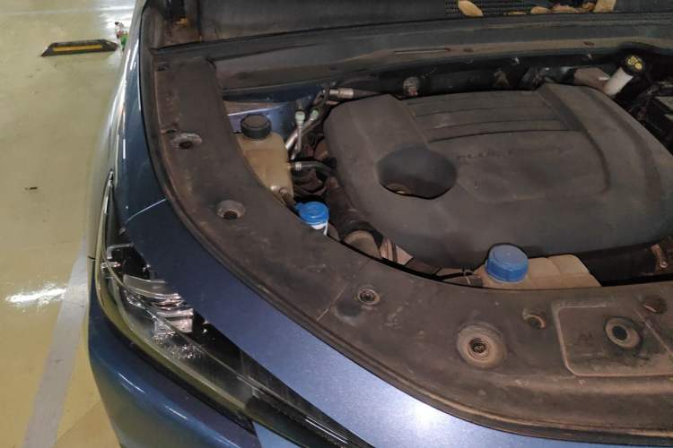 Used CHANGAN UNI-K 2021 2.0T All-Wheel Drive Prestige Version Engine Bay Right