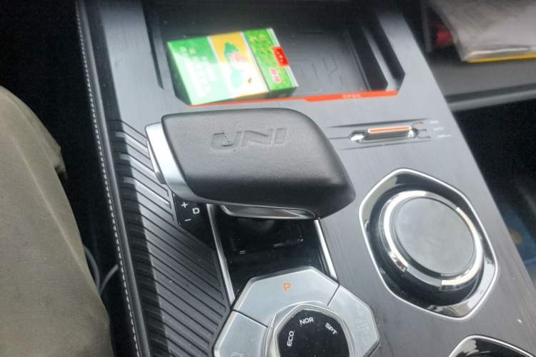 Used CHANGAN UNI-K 2021 2.0T All-Wheel Drive Prestige Version Gear Lever