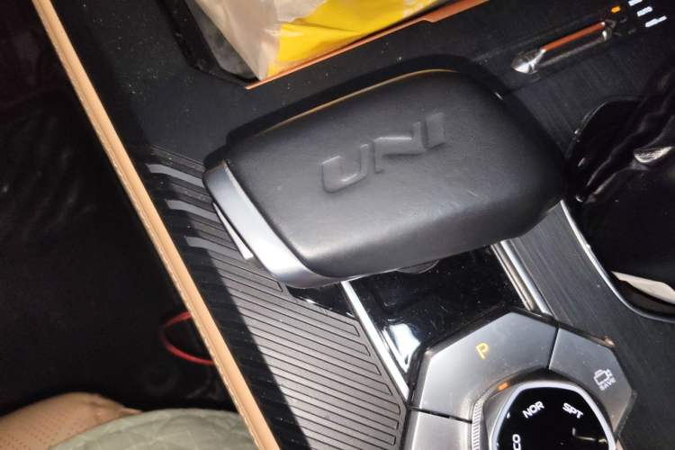 Used CHANGAN UNI-K 2021 2.0T All-Wheel Drive Prestige Version Gear Lever