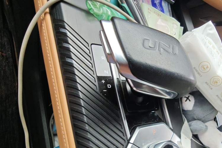 Used CHANGAN UNI-K 2021 2.0T All-Wheel Drive Prestige Version Gear Lever