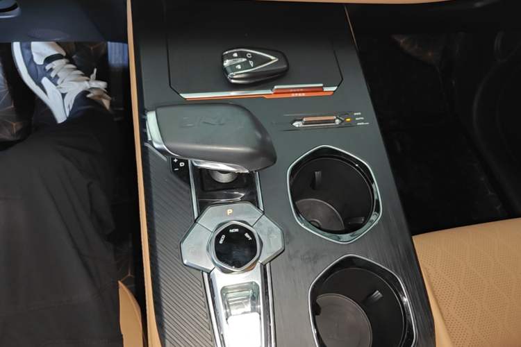Used CHANGAN UNI-K 2021 2.0T All-Wheel Drive Prestige Version Gear Lever