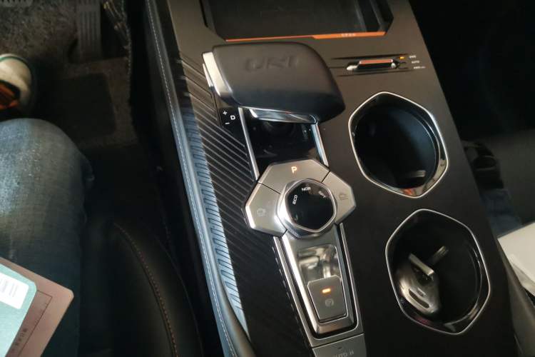 Used CHANGAN UNI-K 2021 2.0T All-Wheel Drive Prestige Version Gear Lever