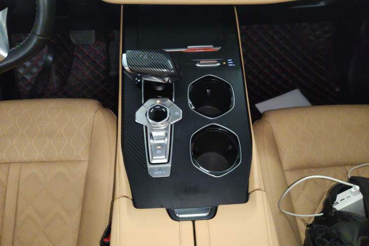 Used CHANGAN UNI-K 2021 2.0T All-Wheel Drive Prestige Version Gear Lever