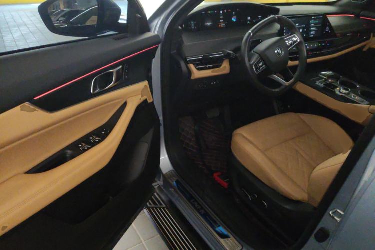 Used CHANGAN UNI-K 2021 2.0T All-Wheel Drive Prestige Version Interior 3