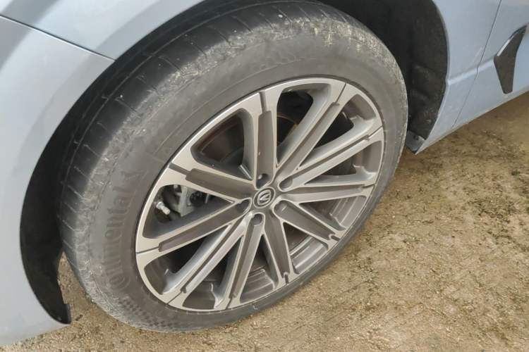 Used CHANGAN UNI-K 2021 2.0T All-Wheel Drive Prestige Version Left Front Wheel Hub