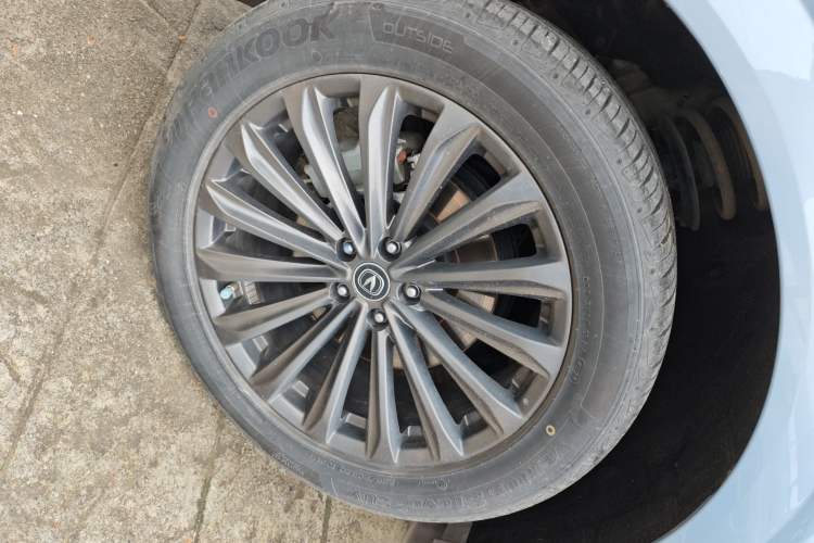 Used CHANGAN UNI-K 2021 2.0T Excellence Edition Left Front Wheel Hub