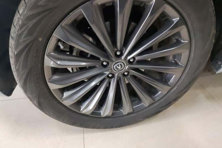 Used CHANGAN UNI-K 2021 2.0T Excellence Edition Left Front Wheel Hub