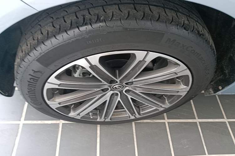 Used CHANGAN UNI-K 2021 2.0T Prestige Edition Left Front Wheel Hub