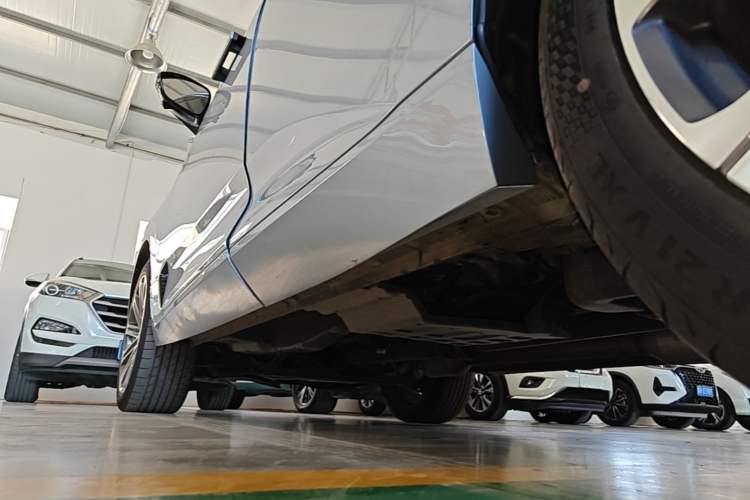 Used CHANGAN UNI-K 2021 2.0T All-Wheel Drive Prestige Version Left Side Sill