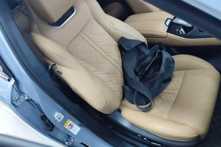 Used CHANGAN UNI-K 2021 2.0T All-Wheel Drive Prestige Version Right Front Seat