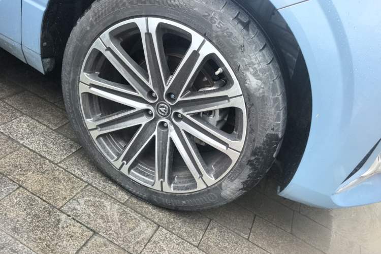 Used CHANGAN UNI-K 2021 2.0T All-Wheel Drive Prestige Version Right Front Wheel Hub