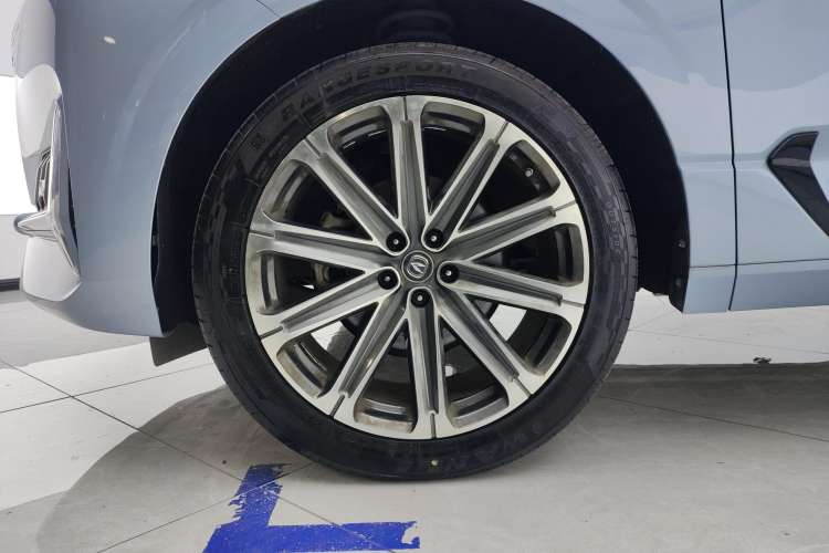 Used CHANGAN UNI-K 2021 2.0T All-Wheel Drive Prestige Version Right Front Wheel Hub