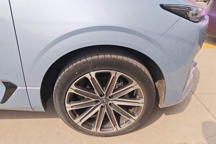 Used CHANGAN UNI-K 2021 2.0T All-Wheel Drive Prestige Version Right Front Wheel Hub